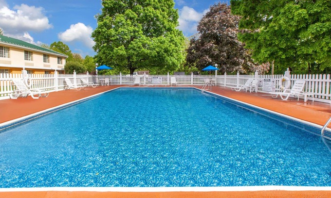 Paxtonia Hotel | Baymont by Wyndham Harrisburg