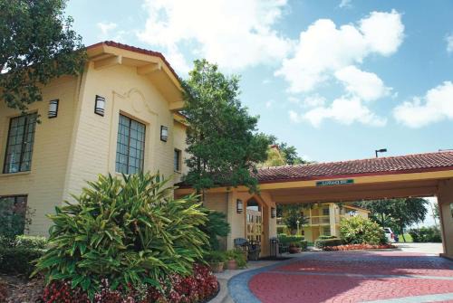 La Porte Hotel | Baymont by Wyndham Houston La Porte