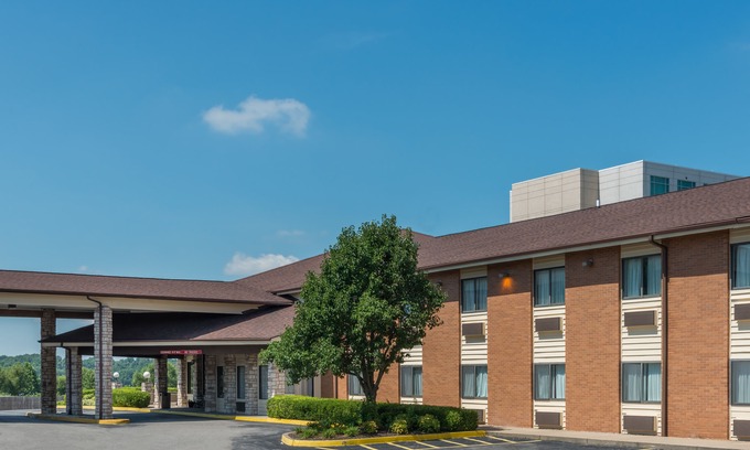 Metropolis Hotel | Baymont by Wyndham Metropolis