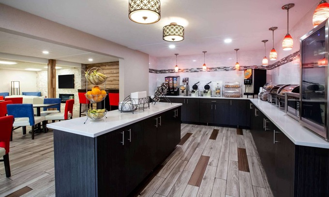 Traverse City Hotel | Baymont by Wyndham Traverse City