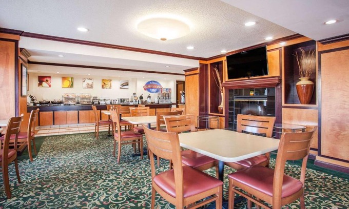 Madison Heights Hotel | Baymont by Wyndham Madison Heights Detroit Area
