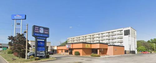 Youngstown Hotel | Baymont by Wyndham Youngstown