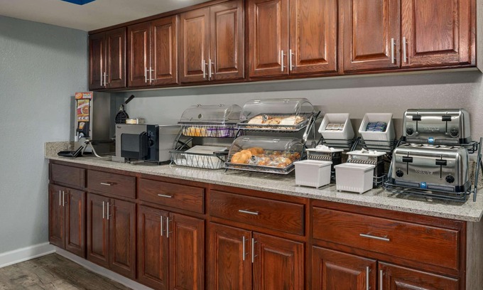 Swanton Hotel | Baymont Inn & Suites by Wyndham Swanton/Toledo Airport