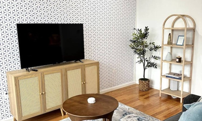 Constable Hook Apartment | Bayonne Charm: Snug Urban Oasis