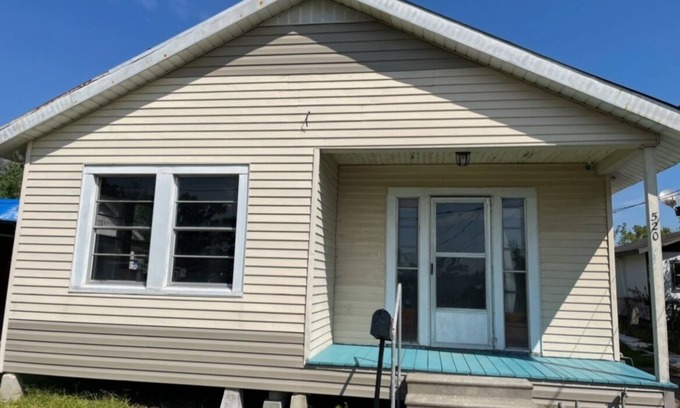 Houma House | Bayou Country comfort home. Parades, festivals, tours, seafood, cajun cook!