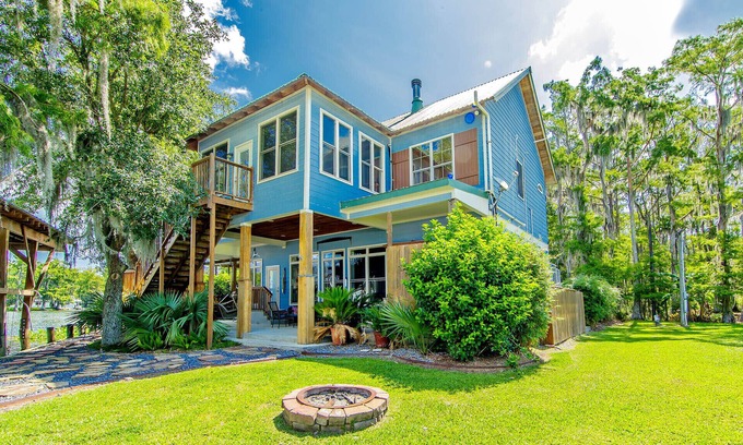Pierre Part House | "Bayou Fever" a Cajun Bayou Paradise -Sleeps 12