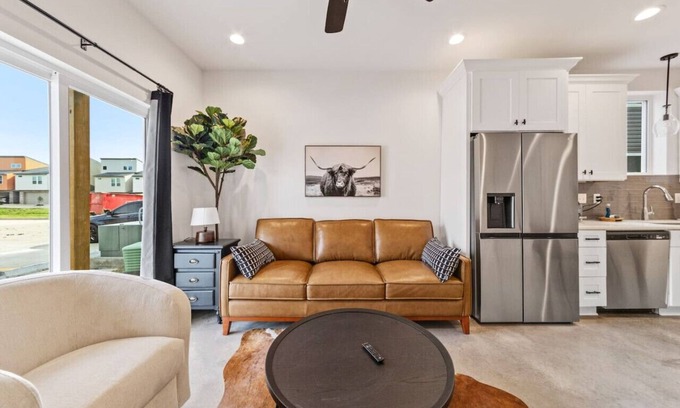 Lafayette Villa | Bayou House/King Bed/Cozy & Chic/Instant Book