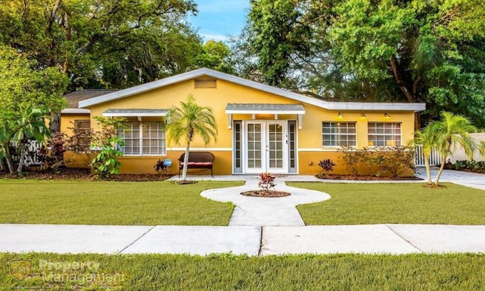 Ballast Point House | Bayshore Breeze Summa