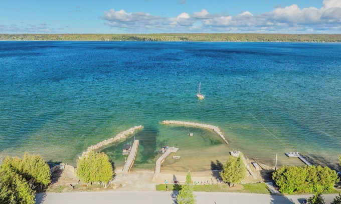 Wiarton Cottage | Bayshore Cottages: The Molokai