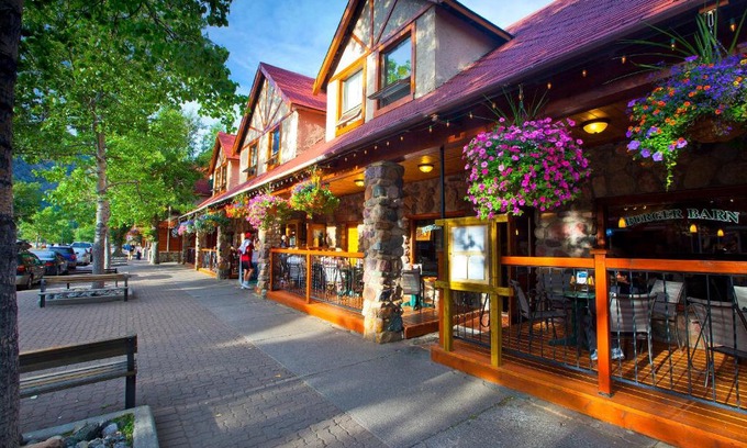 Waterton Park Hotel | Bayshore Inn & Spa