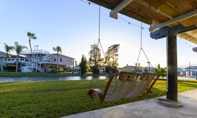 Rockport House | Bayside Blessing | Pet Friendly & Canal Front!
