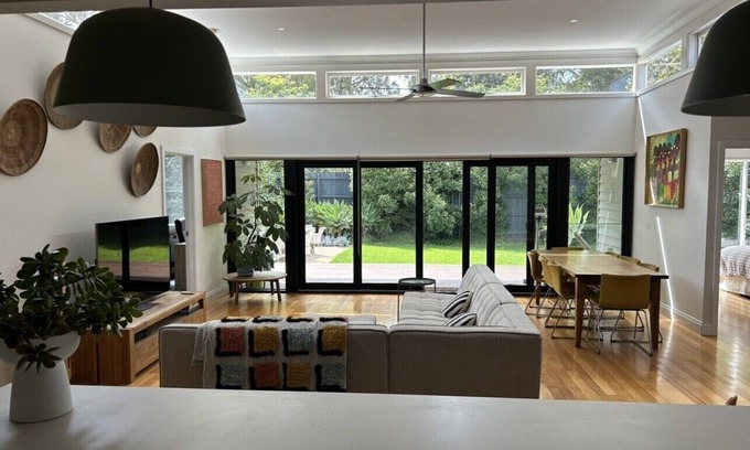 Highett House | Bayside Bounce! - Sun filled family bayside homen5 min drive from beach! n