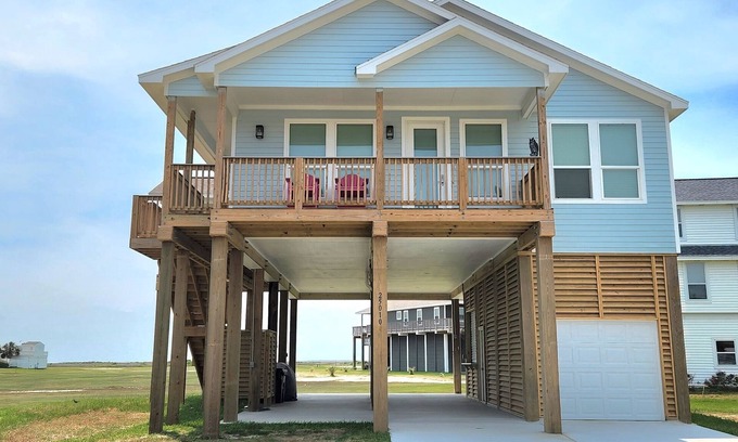 Pointe San Luis House | Bayside home close to the pool!