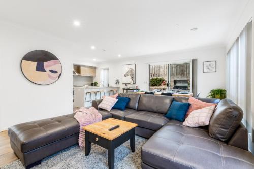 Curlewis House | Bayside luxury!