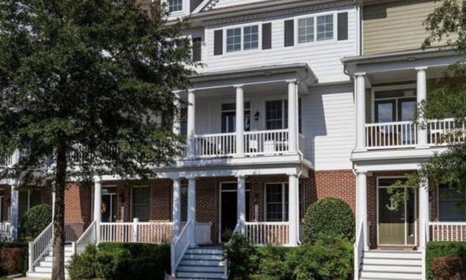The Commons House | Bayside Resort 3-Story 4BR Townhome