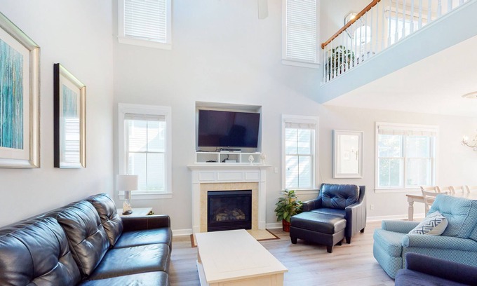 Sun Ridge House | Bayside Resort house with free WiFi, shared sauna, basketball court, and gym