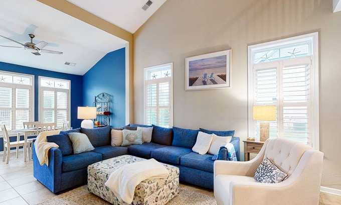 The Commons House | Bayside Resort townhouse with hot tub, pools, golf, game room, gym - dogs OK