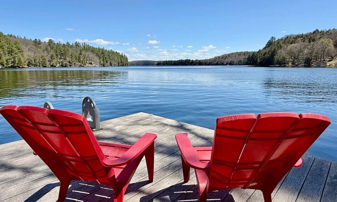 Dorset Cabin | Bayside Retreat: Cozy Cottage w Stunning Lake View