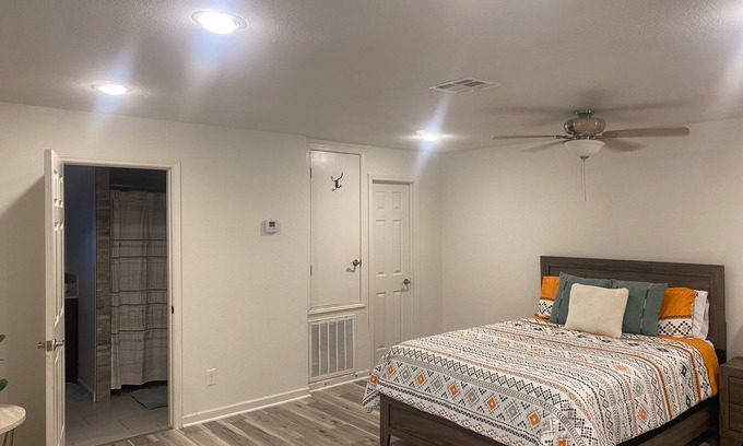 Baytown Apartment | Baytown Hideaway Private Casita One Bedroom Living with Deck and Kitchen