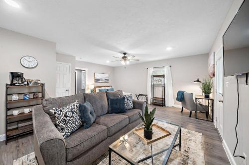 Baytown Apartment | Baytown Private Studio Apartment covered patio Sleeps 4 by the bay skate park main street water park