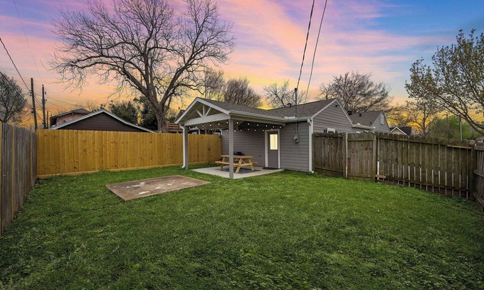 Baytown Apartment | Baytown Private Studio Apartment covered patio Sleeps 4 by the bay, skate park,
