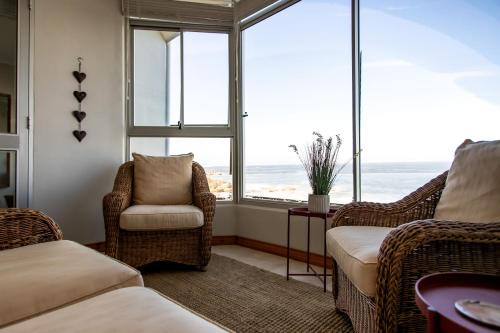 Eastcliff Apartment | Bayview 307