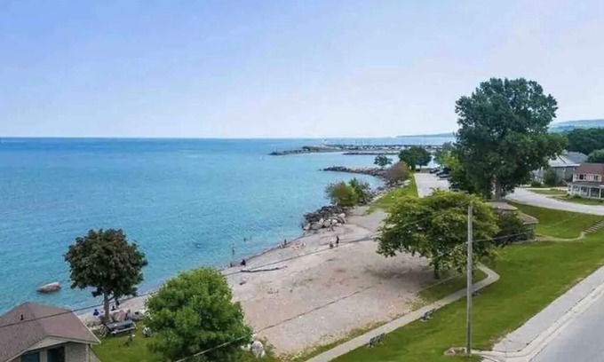 Meaford House | BAYVIEW AND SUNRISE! 1 bedroom close to ski hills and Bruce County