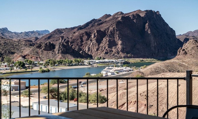 Parker Strip House | Bayview Beauty! Private River access and mountain views!