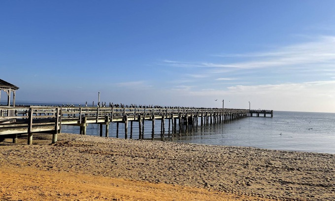 Colonial Beach House | Bayview Breeze w/screened porch