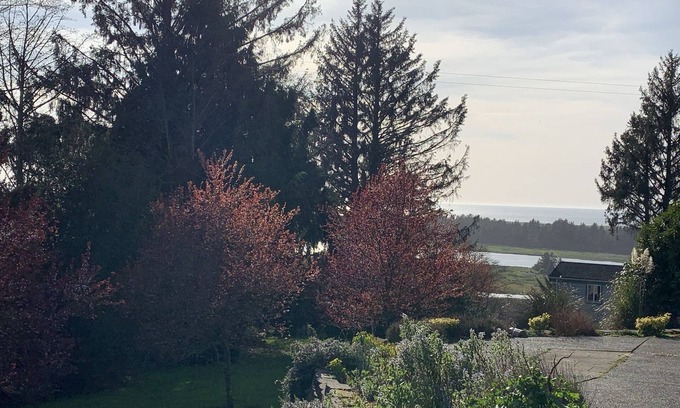 Pacific City Apartment | Bayview Garden Flat #199 - long stays only, 1 bedroom private apartment with views near PC