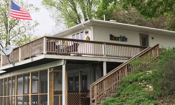 Ferryville House | Bayview House, Mississippi River view with year-round HOT TUB in screen porch
