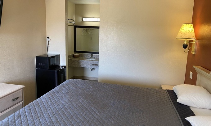 Longfellow Hotel | Bayview Motel