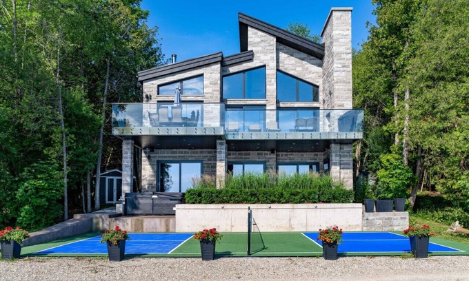 Meaford Cottage | Bayview Oasis: Luxe Lakeside Escape w/Pickleball