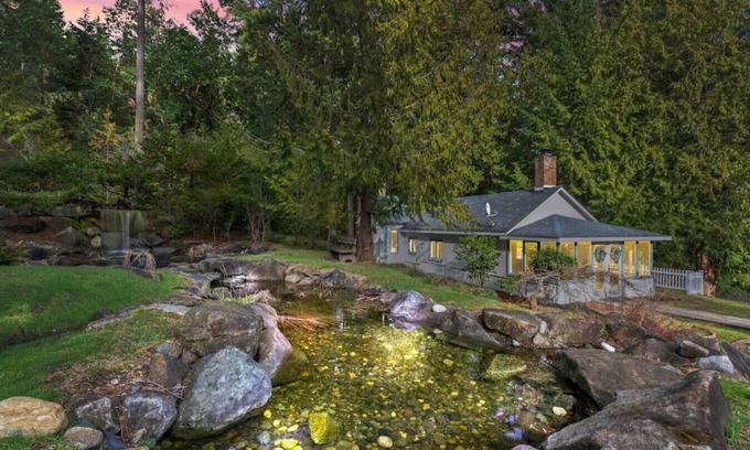 Bremerton House | BayView Retreat w/Waterfall and Beach Access
