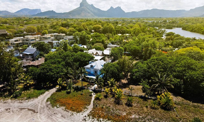 Tamarin House | BayVilla BriMar – Beachfront Escape in Tamarin