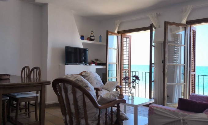 Altafulla House | Baywatch Penthouse with Sea View, Balcony & Wi-Fi