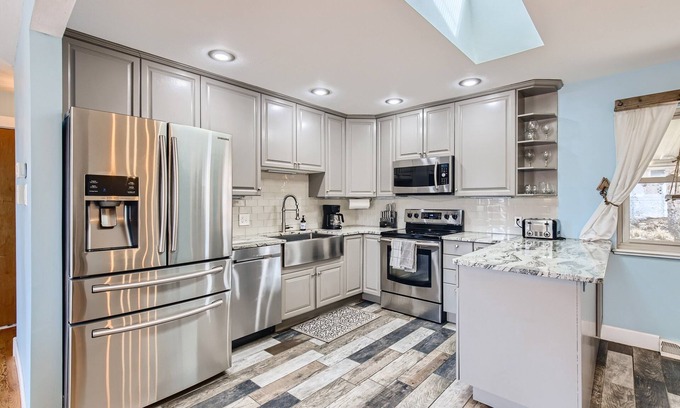 Lamar Heights Area House | BBQ + Games | 70in TV | Foosball | Arvada