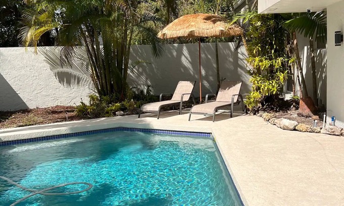 Ludlam House | BBQ HEATED POOL PATIO DINING PING-PONG BILLIARDS COZY PRIVATE MIAMI OASIS