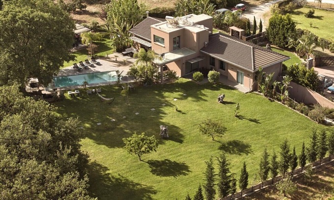 Alikianos Villa | BBQ & Jacuzzi★HEATED pool★Big Garden★2 cars rental included★18 sleeps