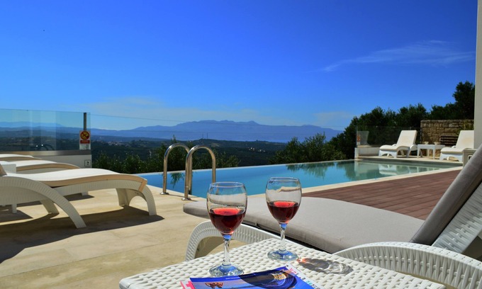 Nopigia Villa | BBQ+Outdoor Kitchen★Lux Stone Villa★ Sea View