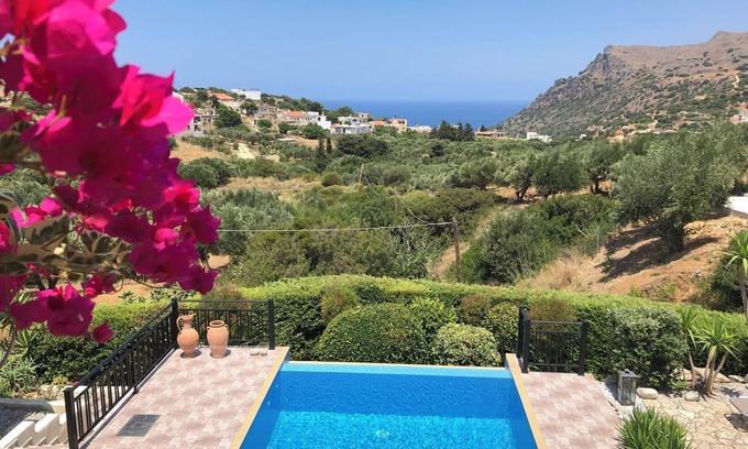 Kolymbari Villa | BBQ + Outdoor Kitchen ★ Sea View ★ Private pool