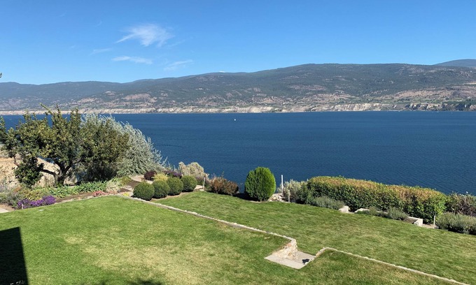 Okanagan-Similkameen Apartment | BC STR Registry No. H795481396 nExplore Fall Wine Touring & 30 min. to Ski Apex