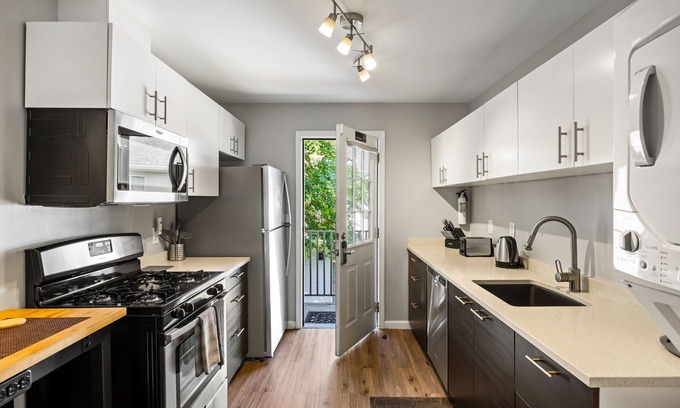 Buckhead Apartment | (BC1bF) Safe + Clean Condo w/Free Parking, near Shepherd Center