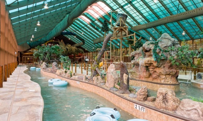 Gatlinburg Resort | BD 1 BA STD-Sleeps 4 WATER PARK MOUNTAIN TOP GATLINBURG 600 SF Pets