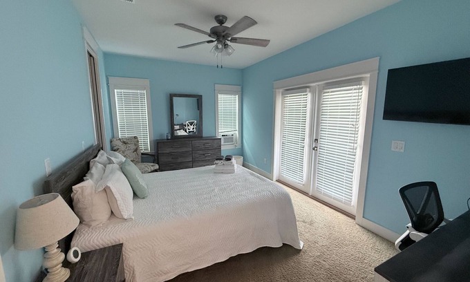 Jacksonville House | Be a Nomad - Beachside Studio – 1 Block to Sand!