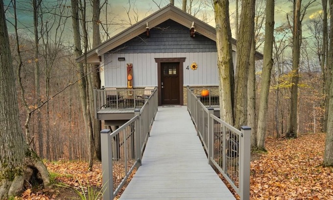 Thompsonville Cabin | Be at home in the trees.