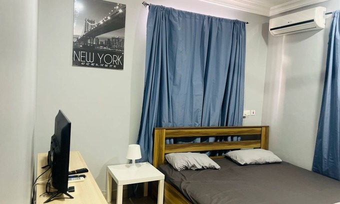 Oyibi House | Be Cosy in a Fantastic 4 bed Home, sleeps 8 guests