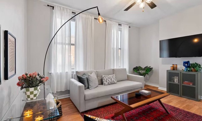 Soulard Apartment | Be in the heart of Mardi Gras - Across from Duke's
