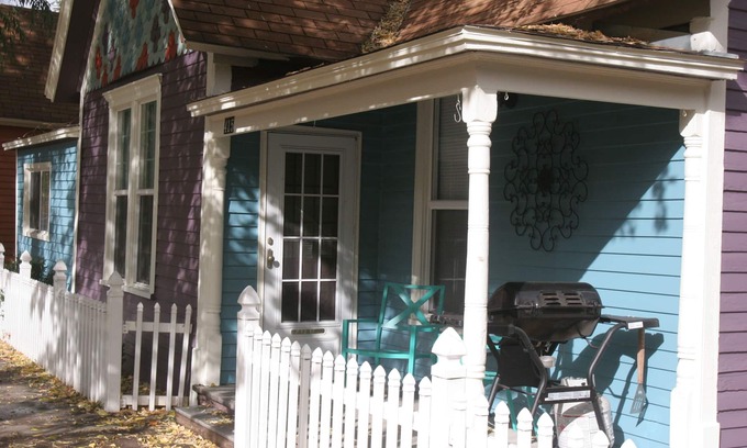 Glenwood Springs House | Be in the middle of it all in the cutest downtown Victorian THOROUGH SANITIZING