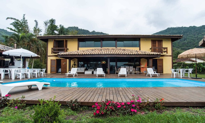 Praia da Fortaleza House | Beautiful luxurious beachfront house on Praia da Fortaleza in Ubatuba.